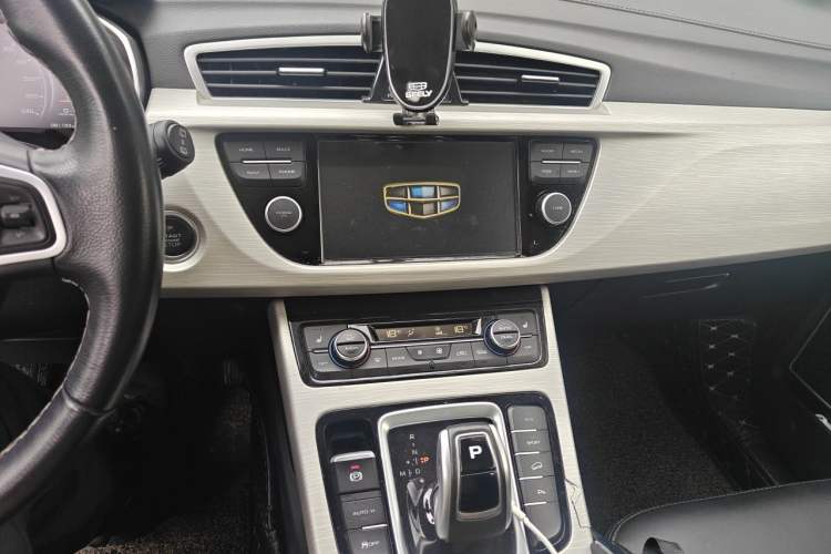 Used Geely Auto Emgrand X7 Sport 2020 1.8TD DCT Two-Wheel Drive Smart Connect 4G-Enabled Version Audio And AC Panel