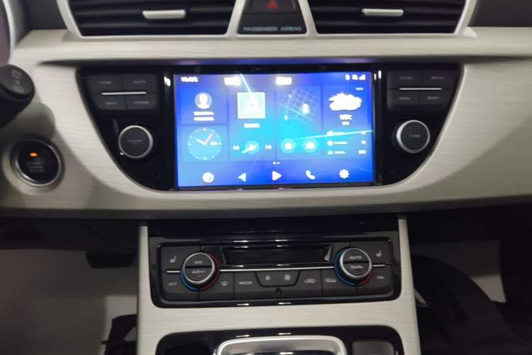Used Geely Auto Emgrand X7 Sport 2020 1.8TD DCT Two-Wheel Drive Smart Connect 4G-Enabled Version Audio And AC Panel