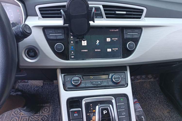 Used Geely Auto Emgrand X7 Sport 2020 1.8TD DCT Two-Wheel Drive Smart Connect 4G-Enabled Version Audio And AC Panel