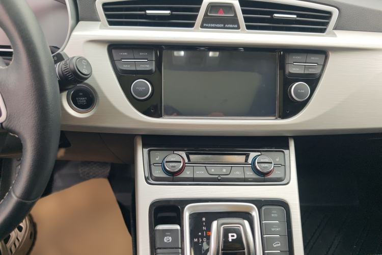 Used Geely Auto Emgrand X7 Sport 2020 1.8TD DCT Two-Wheel Drive Smart Connect 4G-Enabled Version Audio And AC Panel