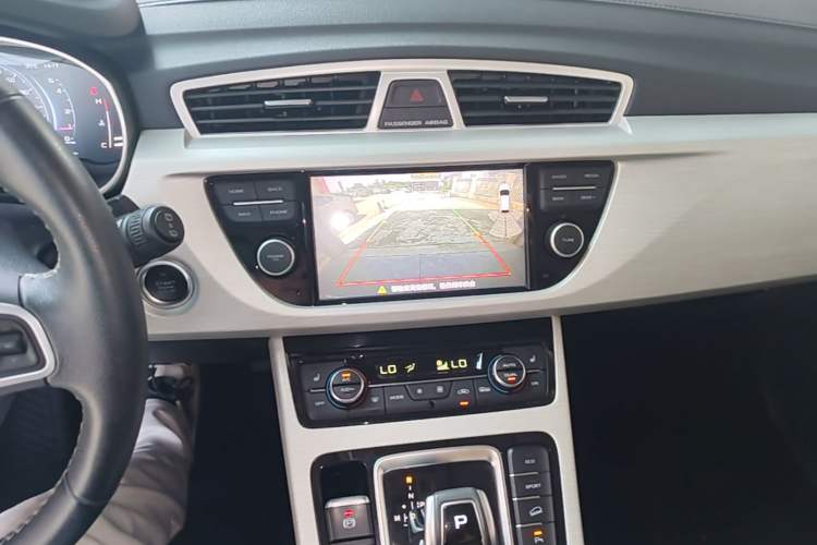 Used Geely Auto Emgrand X7 Sport 2020 1.8TD DCT Two-Wheel Drive Smart Connect 4G-Enabled Version Audio And AC Panel