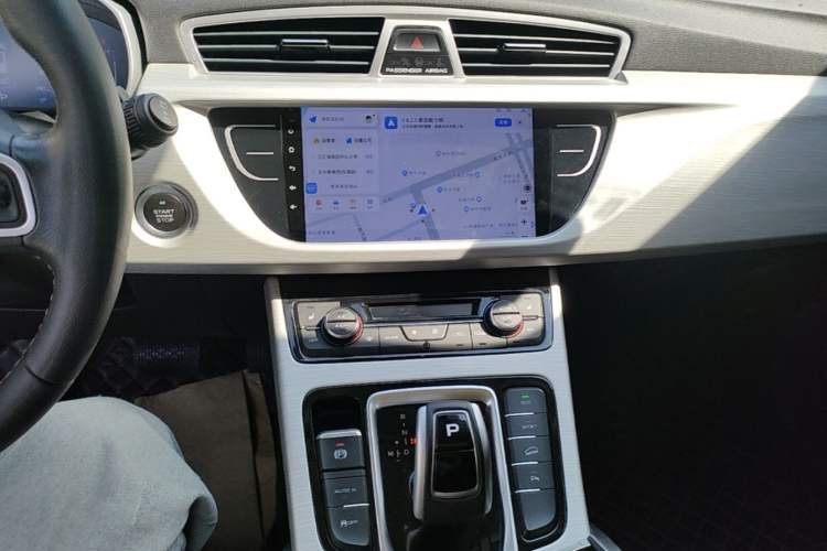 Used Geely Auto Emgrand X7 Sport 2020 1.8TD DCT Two-Wheel Drive Smart Connect 4G-Enabled Version Audio And AC Panel