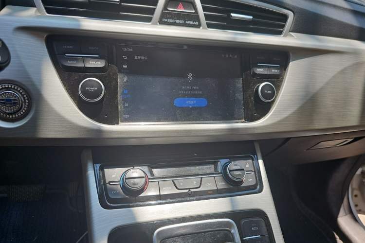 Used Geely Auto Emgrand X7 Sport 2020 1.8TD DCT Two-Wheel Drive Smart Connect 4G-Enabled Version Audio And AC Panel