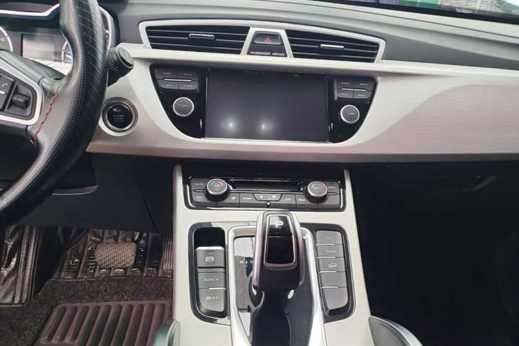 Used Geely Auto Emgrand X7 Sport 2020 1.8TD DCT Two-Wheel Drive Zhiya Model Audio And AC Panel