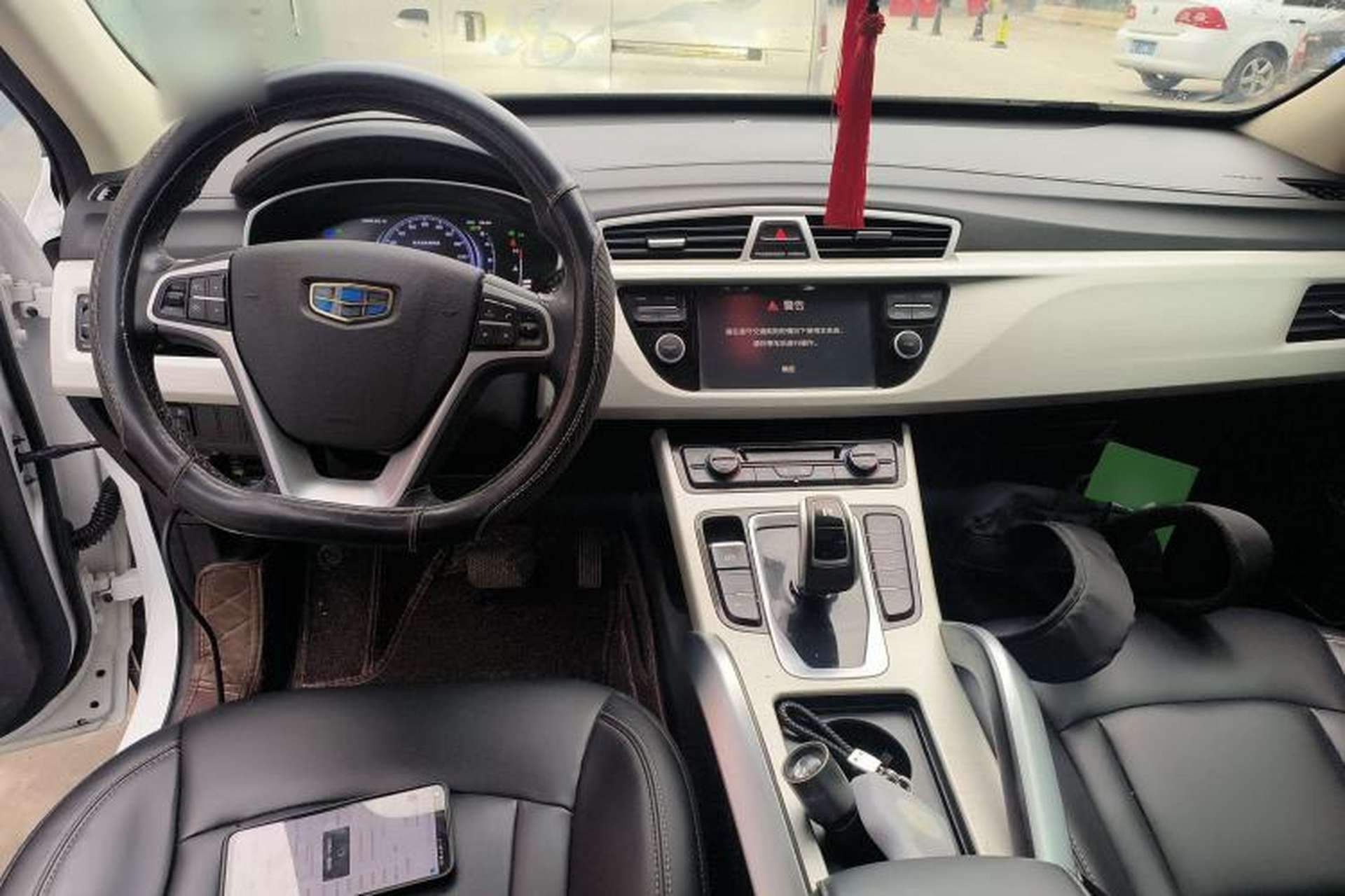 Used Geely Auto Emgrand X7 Sport 2020 1.8TD DCT Two-Wheel Drive Smart Connect 4G-Enabled Version Center Console