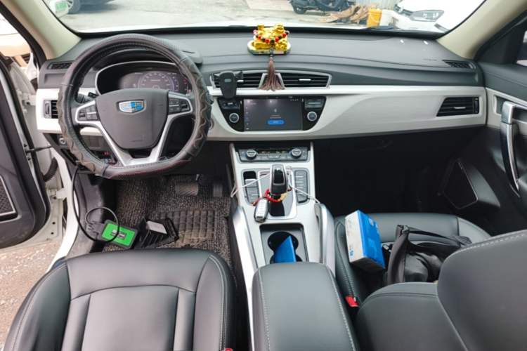 Used Geely Auto Emgrand X7 Sport 2020 1.8TD DCT Two-Wheel Drive Smart Connect 4G-Enabled Version Center Console