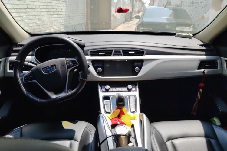 Used Geely Auto Emgrand X7 Sport 2020 1.8TD DCT Two-Wheel Drive Smart Connect 4G-Enabled Version Center Console
