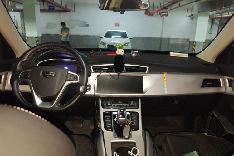 Used Geely Auto Emgrand X7 Sport 2020 1.8TD DCT Two-Wheel Drive Smart Connect 4G-Enabled Version Center Console