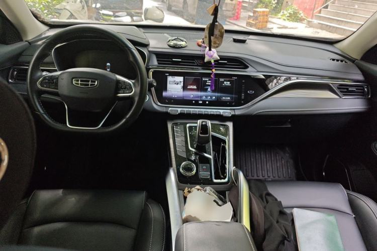 Used Geely Auto Emgrand X7 Sport 2020 1.5TD Automatic Smart Connect PRO Center Console