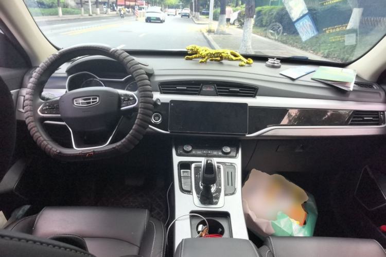Used Geely Auto Emgrand X7 Sport 2020 1.8TD DCT Two-Wheel Drive Zhiya Model Center Console
