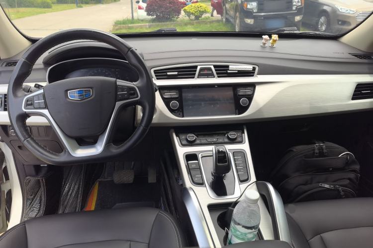 Used Geely Auto Emgrand X7 Sport 2020 1.8TD DCT Two-Wheel Drive Smart Connect 4G-Enabled Version Center Console