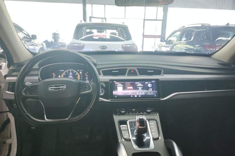 Used Geely Auto Emgrand X7 Sport 2020 1.8TD DCT Two-Wheel Drive Smart Connect 4G-Enabled Version Center Console