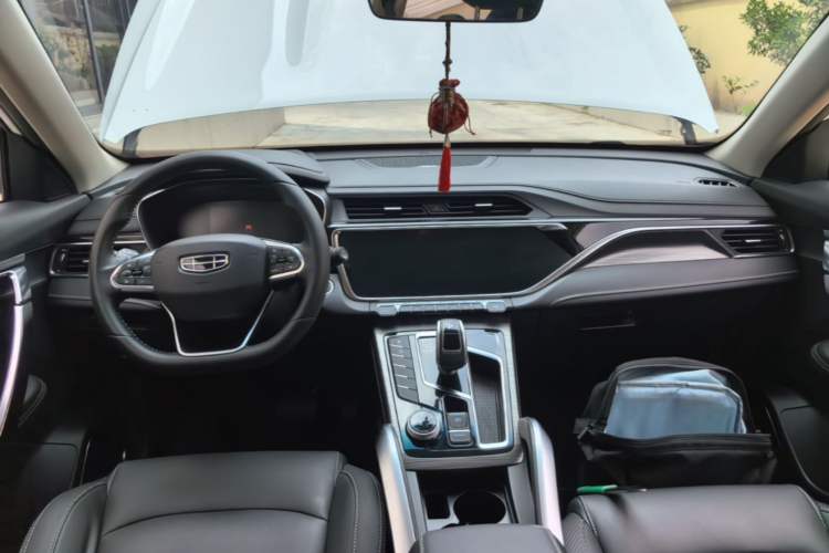 Used Geely Auto Emgrand X7 Sport 2020 1.5TD Automatic Smart Connect PRO Center Console