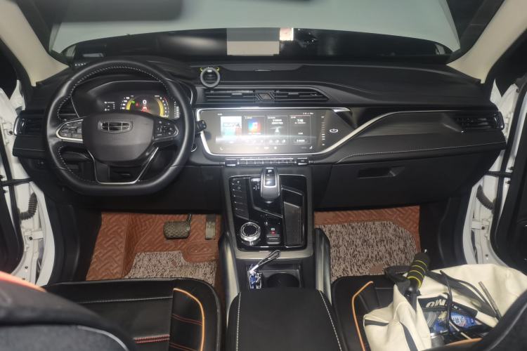 Used Geely Auto Emgrand X7 Sport 2020 1.5TD Automatic Smart Connect PRO Center Console