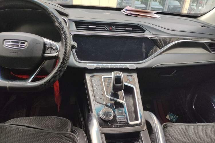 Used Geely Auto Emgrand X7 Sport 2020 1.5TD Automatic Smart Connect PRO Center Console