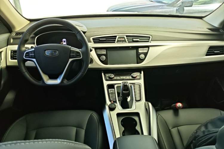 Used Geely Auto Emgrand X7 Sport 2020 1.8TD DCT Two-Wheel Drive Smart Connect 4G-Enabled Version Center Console