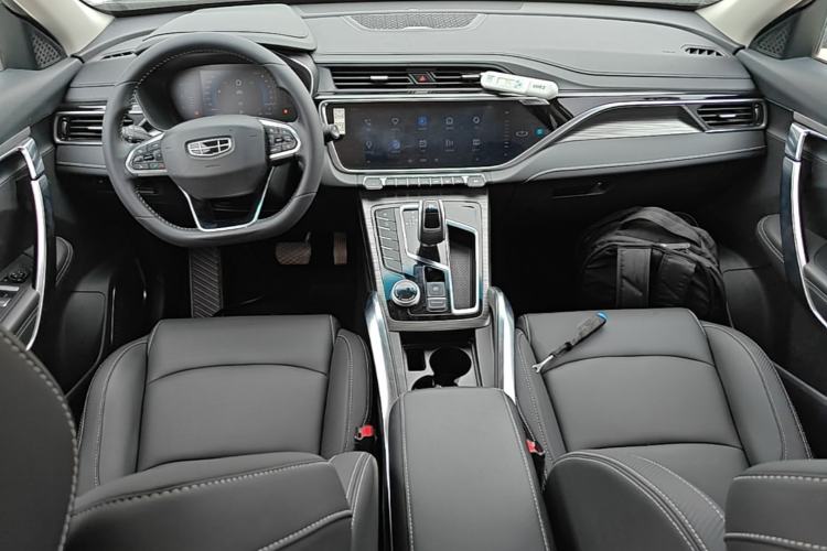 Used Geely Auto Emgrand X7 Sport 2020 1.5TD Automatic Smart Connect PRO Center Console