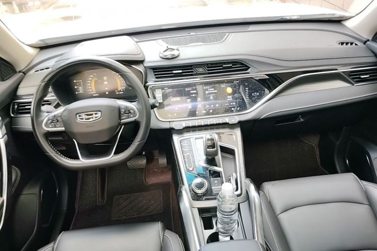Used Geely Auto Emgrand X7 Sport 2020 1.5TD Automatic Smart Connect PRO Center Console