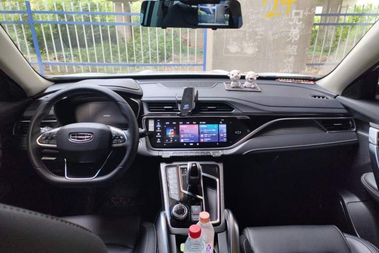 Used Geely Auto Emgrand X7 Sport 2020 1.5TD Automatic Smart Connect PRO Center Console