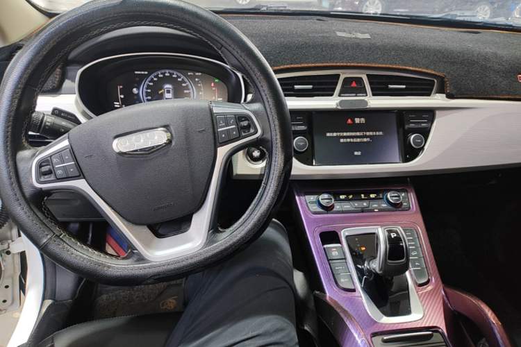 Used Geely Auto Emgrand X7 Sport 2020 1.8TD DCT Two-Wheel Drive Smart Connect 4G-Enabled Version Center Console