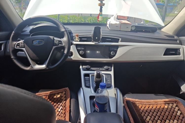Used Geely Auto Emgrand X7 Sport 2020 1.8TD DCT Two-Wheel Drive Smart Connect 4G-Enabled Version Center Console