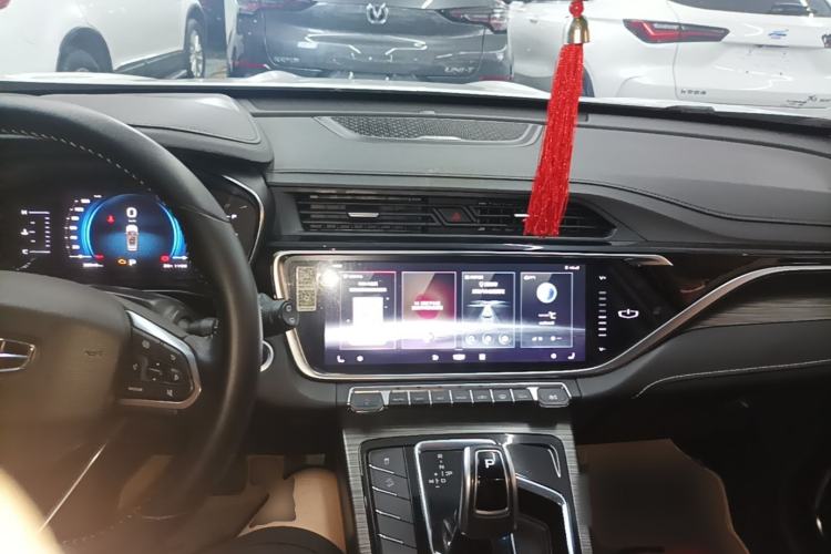 Used Geely Auto Emgrand X7 Sport 2020 1.5TD Automatic Smart Connect PRO Center Console