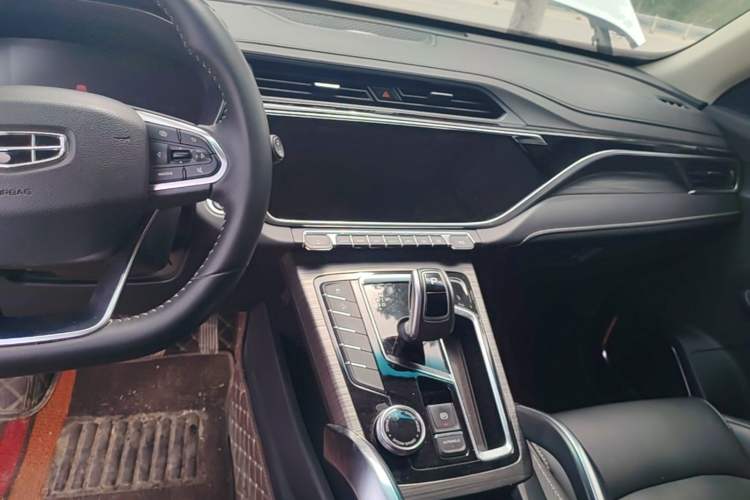 Used Geely Auto Emgrand X7 Sport 2020 1.5TD Automatic Smart Connect PRO Center Console