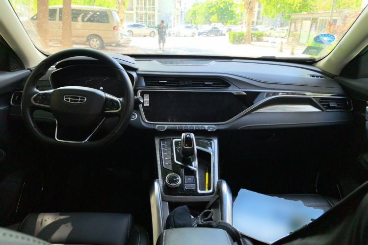 Used Geely Auto Emgrand X7 Sport 2020 1.5TD Automatic Smart Connect PRO Center Console