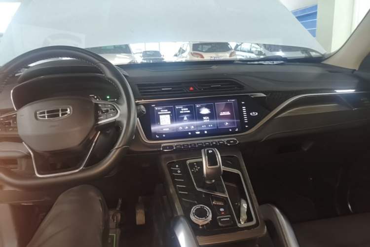 Used Geely Auto Emgrand X7 Sport 2020 1.5TD Automatic Smart Connect PRO Center Console
