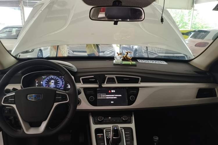 Used Geely Auto Emgrand X7 Sport 2020 1.8TD DCT Two-Wheel Drive Smart Connect 4G-Enabled Version Center Console