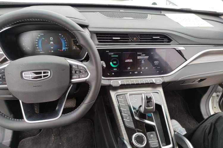Used Geely Auto Emgrand X7 Sport 2020 1.8TD DCT Smart PRO Center Console