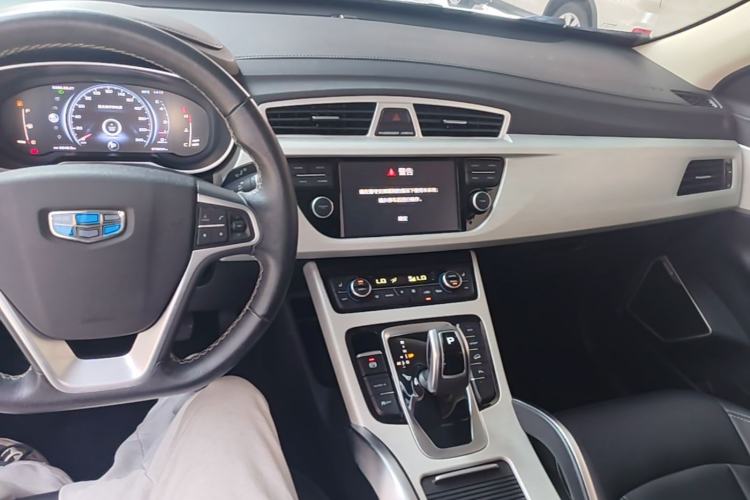Used Geely Auto Emgrand X7 Sport 2020 1.8TD DCT Two-Wheel Drive Smart Connect 4G-Enabled Version Center Console
