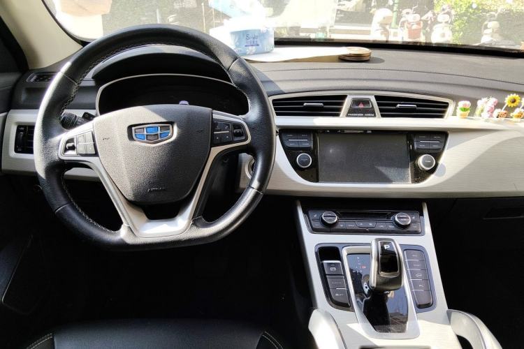 Used Geely Auto Emgrand X7 Sport 2020 1.8TD DCT Two-Wheel Drive Zhiya Model Center Console