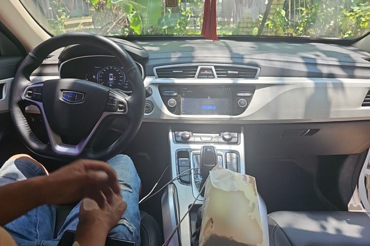 Used Geely Auto Emgrand X7 Sport 2020 1.8TD DCT Two-Wheel Drive Smart Connect 4G-Enabled Version Center Console