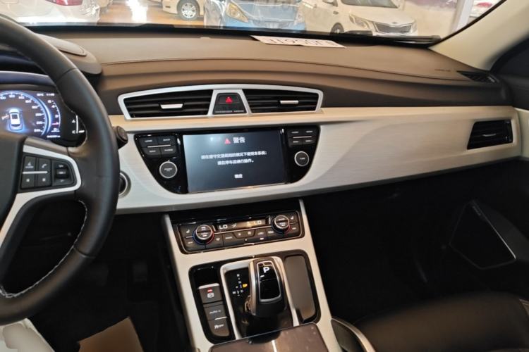 Used Geely Auto Emgrand X7 Sport 2020 1.8TD DCT Two-Wheel Drive Smart Connect 4G-Enabled Version Center Console