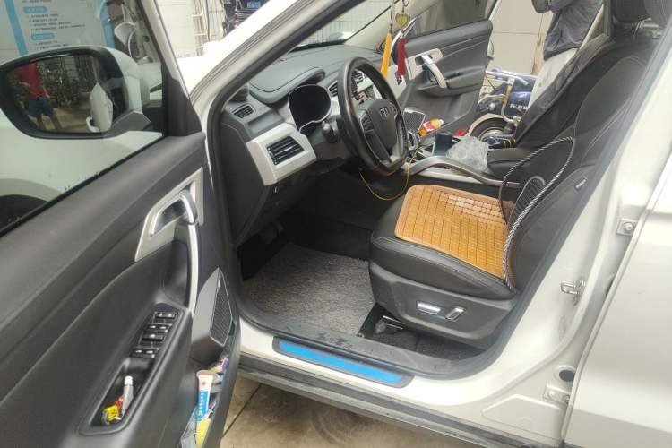Used Geely Auto Emgrand X7 Sport 2020 1.8TD DCT Two-Wheel Drive Smart Connect 4G-Enabled Version Driver Seat