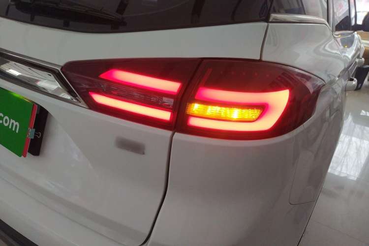 Used Geely Auto Emgrand X7 Sport 2020 1.8TD DCT Two-Wheel Drive Smart Connect 4G-Enabled Version Exterior 6