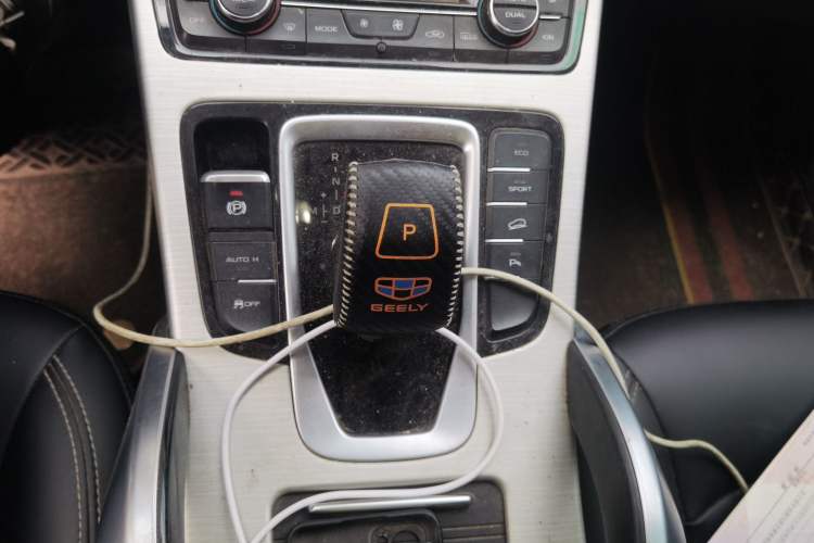 Used Geely Auto Emgrand X7 Sport 2020 1.8TD DCT Two-Wheel Drive Smart Connect 4G-Enabled Version Gear Lever