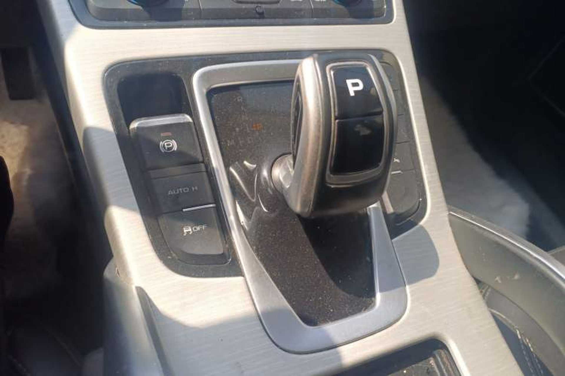 Used Geely Auto Emgrand X7 Sport 2020 1.8TD DCT Two-Wheel Drive Smart Connect 4G-Enabled Version Gear Lever