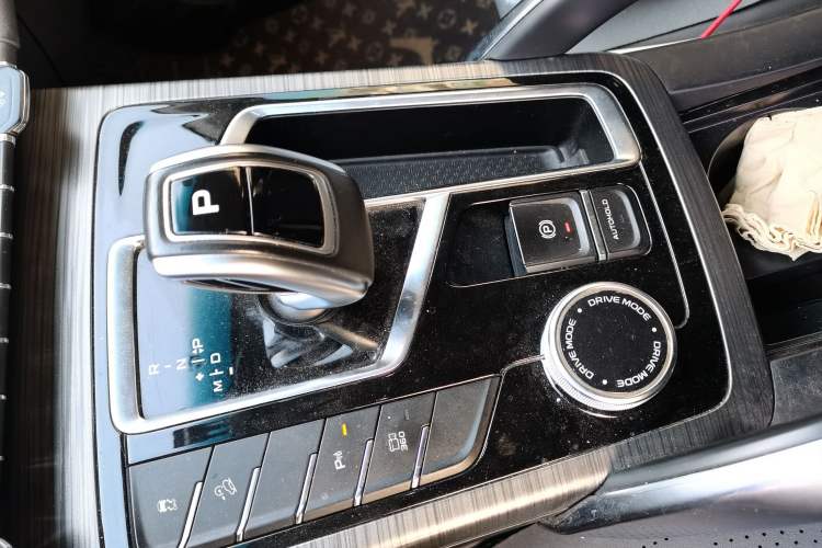 Used Geely Auto Emgrand X7 Sport 2020 1.8TD DCT Smart PRO Gear Lever