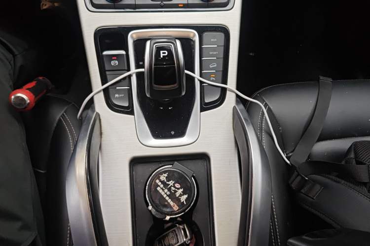 Used Geely Auto Emgrand X7 Sport 2020 1.8TD DCT Two-Wheel Drive Smart Connect 4G-Enabled Version Gear Lever