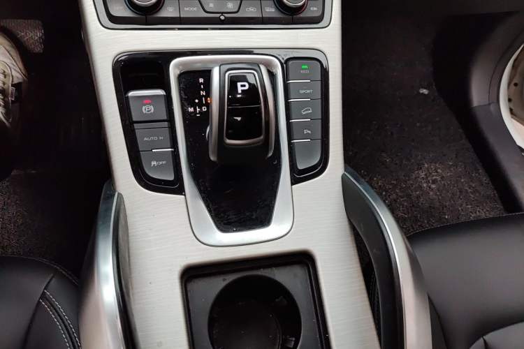 Used Geely Auto Emgrand X7 Sport 2020 1.8TD DCT Two-Wheel Drive Smart Connect 4G-Enabled Version Gear Lever