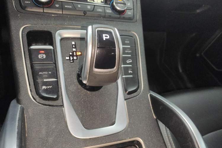 Used Geely Auto Emgrand X7 Sport 2020 1.8TD DCT Two-Wheel Drive Smart Connect 4G-Enabled Version Gear Lever