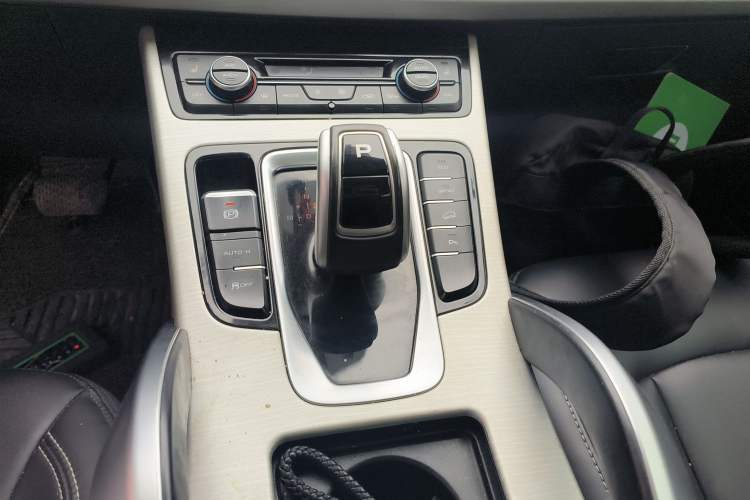 Used Geely Auto Emgrand X7 Sport 2020 1.8TD DCT Two-Wheel Drive Smart Connect 4G-Enabled Version Gear Lever