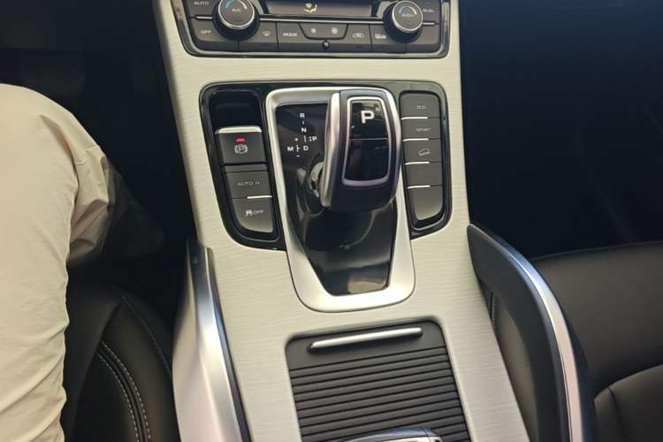 Used Geely Auto Emgrand X7 Sport 2020 1.8TD DCT Two-Wheel Drive Zhiya Model Gear Lever