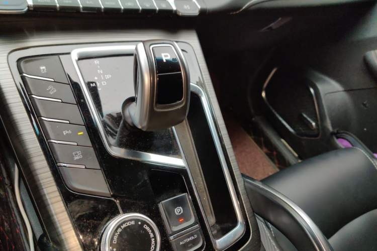 Used Geely Auto Emgrand X7 Sport 2020 1.8TD DCT ZhiZun PRO Gear Lever