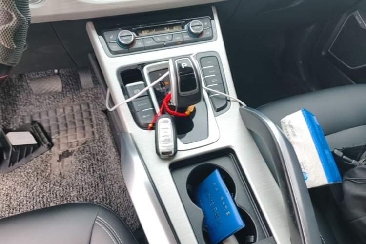 Used Geely Auto Emgrand X7 Sport 2020 1.8TD DCT Two-Wheel Drive Smart Connect 4G-Enabled Version Gear Lever