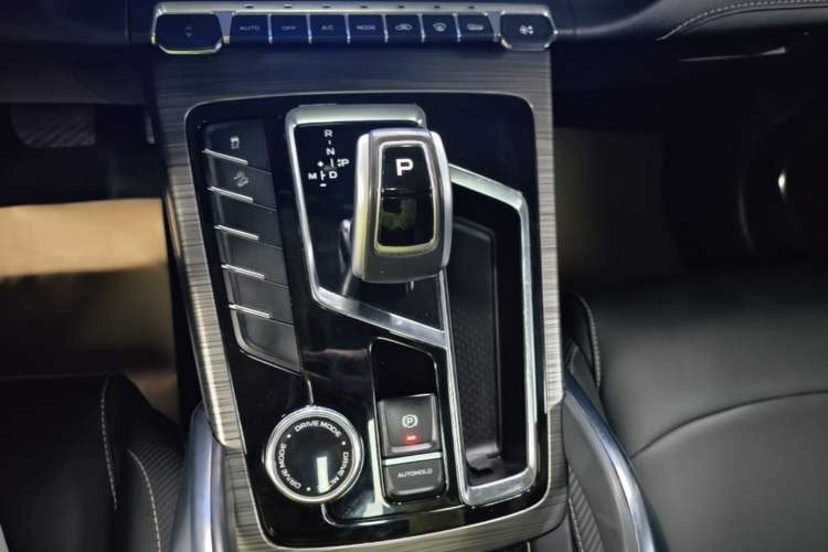 Used Geely Auto Emgrand X7 Sport 2020 1.5TD Automatic Smart Connect PRO Gear Lever