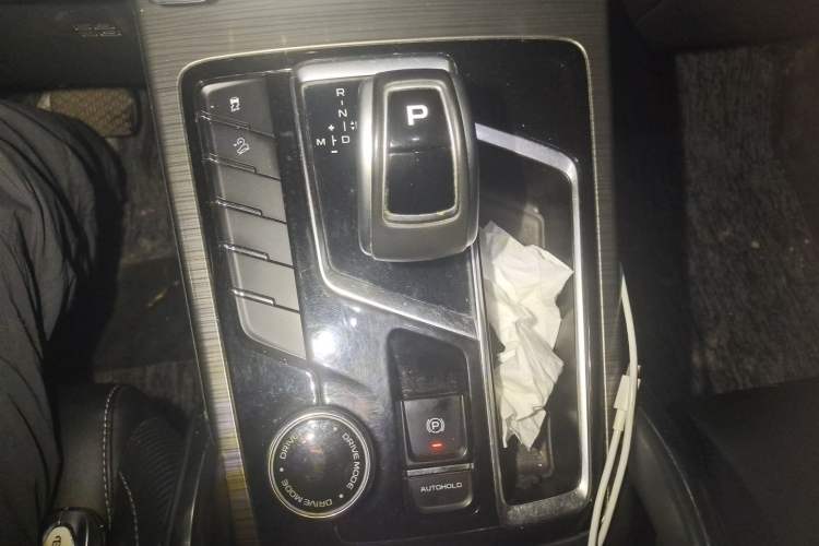 Used Geely Auto Emgrand X7 Sport 2020 1.5TD Automatic Smart Connect PRO Gear Lever
