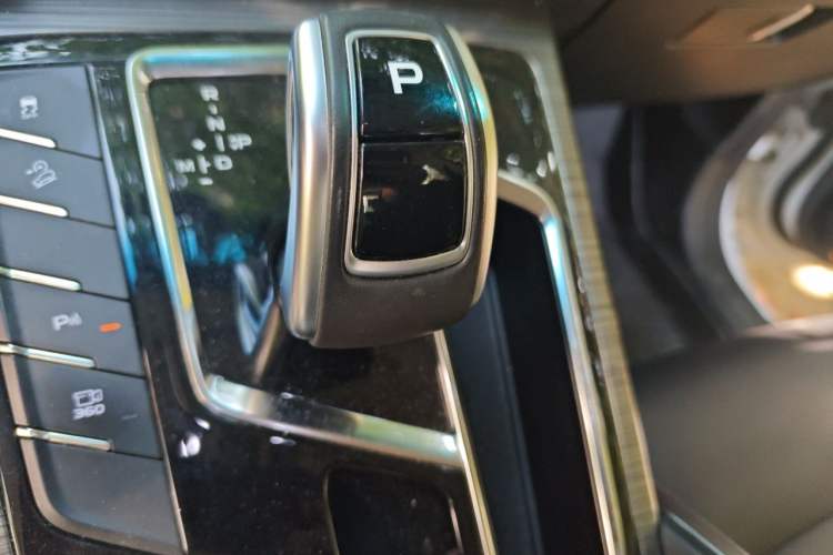 Used Geely Auto Emgrand X7 Sport 2020 1.8TD DCT Smart PRO Gear Lever